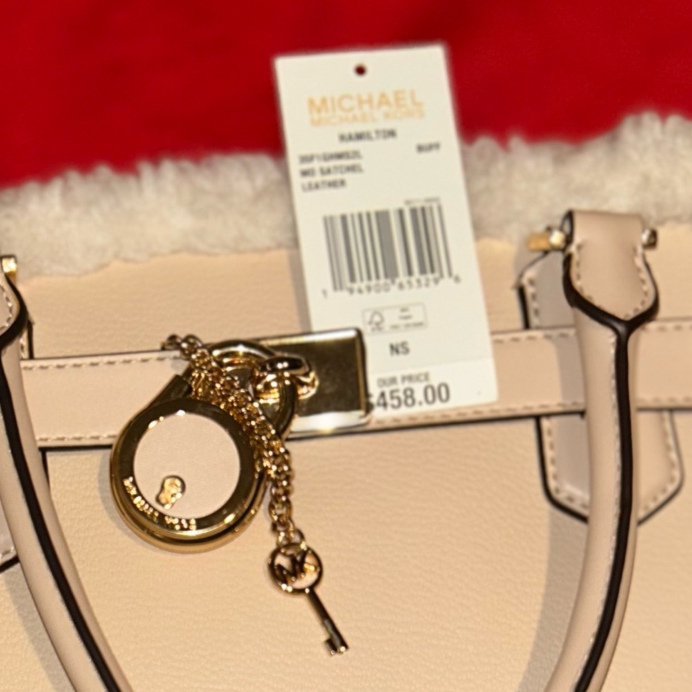 Michael Kors Leather Hamilton purse with lock and Key Gold Hardware design - Picture 10 of 11